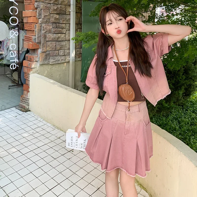 Укороченный джинсовый топ средней длины юбка трапециевидной формы с высокой