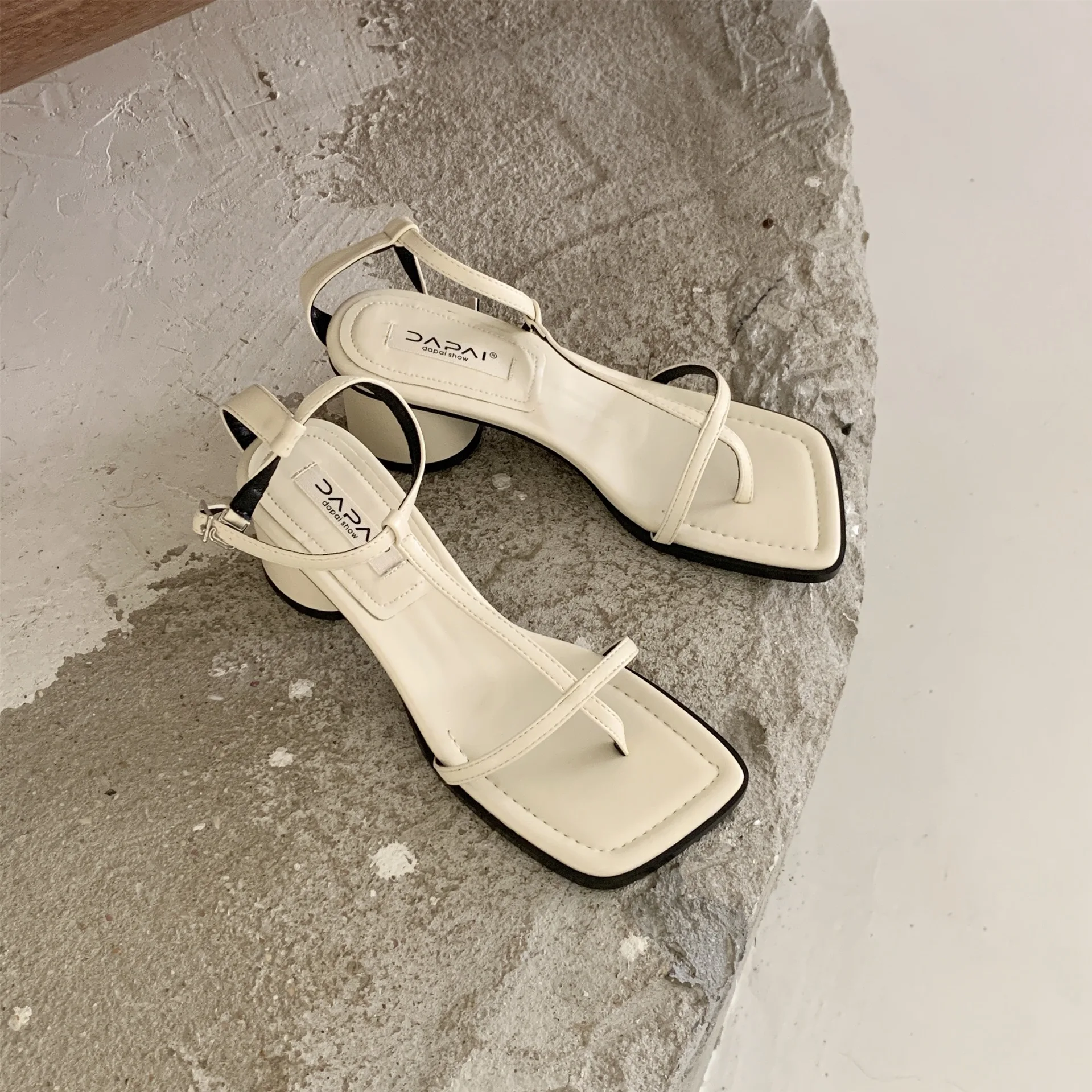 

FAFA Square Head Spaghetti Straps Clip Toe Roman Medium Heel Sandals Female Open Toe Straps Spaghetti Straps Thick Heel Sandals