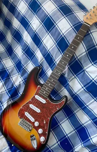 

Chinese guitar factory custom st sunburst Electric Guitar Real photo free shipping Top quality in stock E918