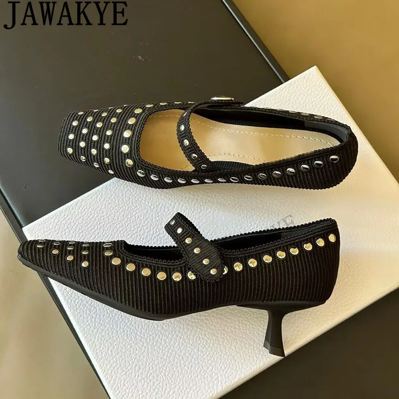 

Туфли женские на каблуке-шпильке с заклепками