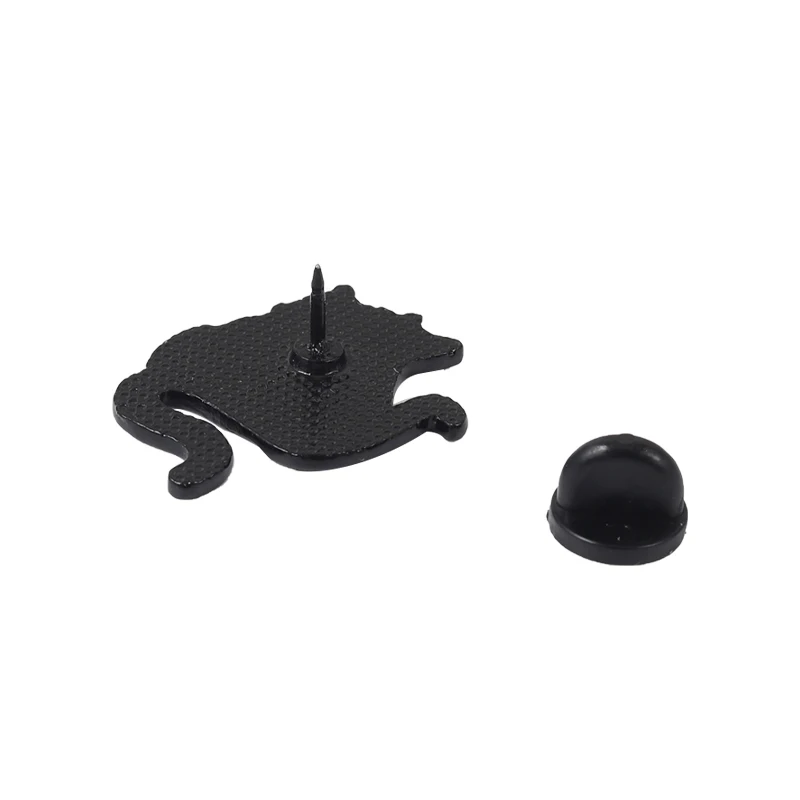 Эмалированная заколка для влюбленных котов черно-белая на заказ в виде кошки