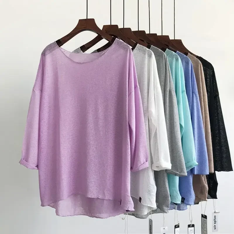 Женский легкий пуловер с круглым вырезом в полоску