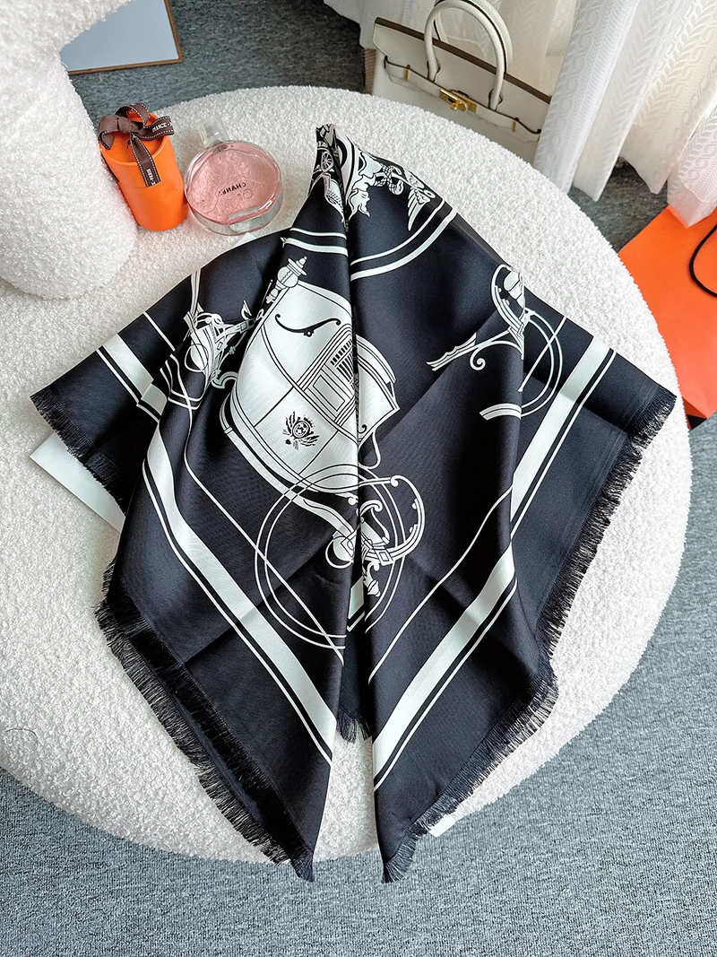 Рисунок 2 - Женский шёлковый шарф-шаль