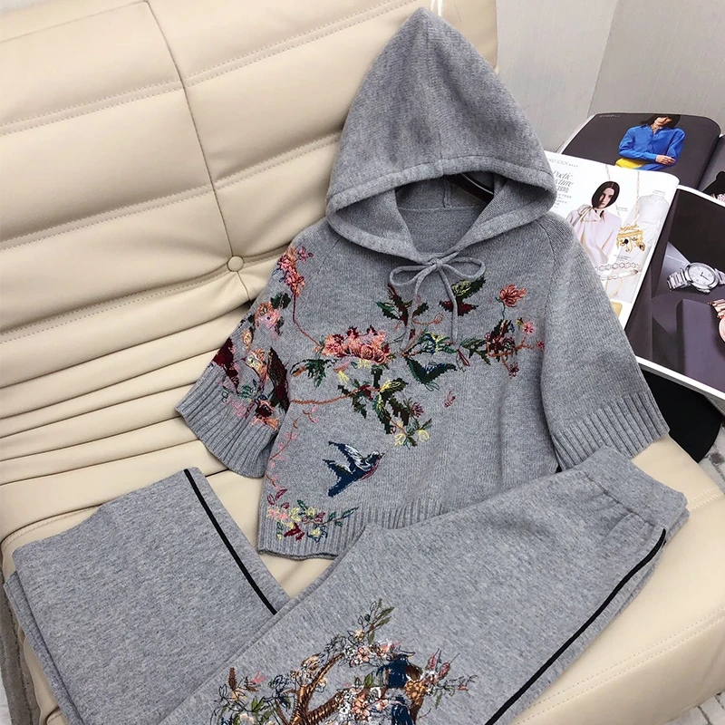 

22 AW 2 Pieces Pants Set Women Cashmere Handmade Embroidery Hooded High Waist Wide Leg Trousers High-fashion Loose Knitted Suits
