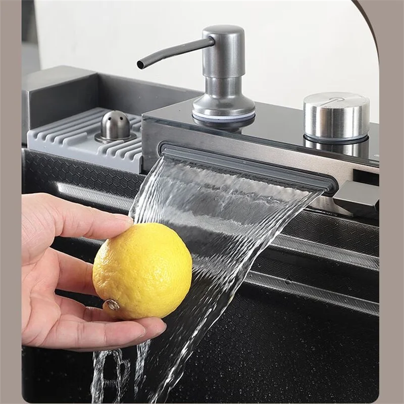 Uzun kokrak uchlari bilan porno video