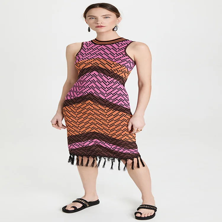 Женское трикотажное платье с принтом плиссированное облегающее подтяжками в