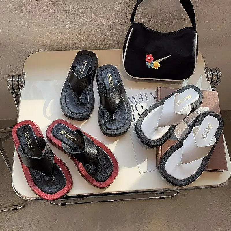 

Новинка 2021, женские шлепанцы, летняя модная пляжная обувь на толстой подошве для использования в помещении и на улице