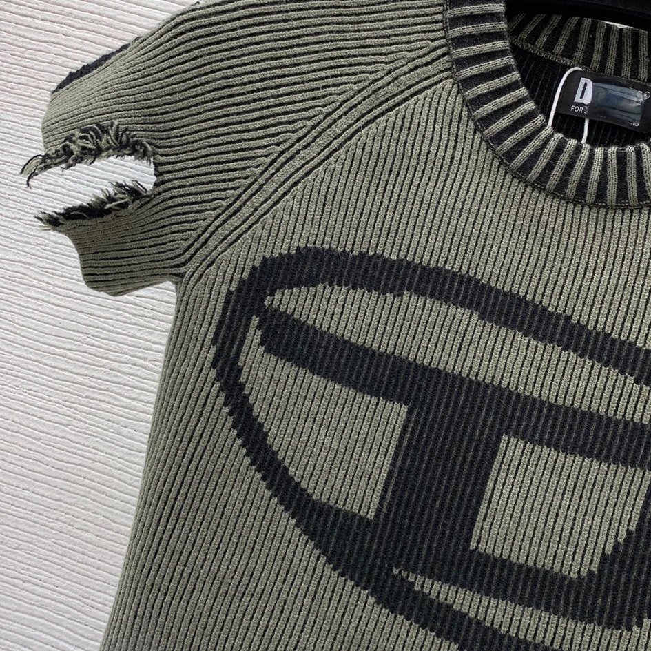 

Sleek chest print, tassel ripped slim short-sleeved sweater top