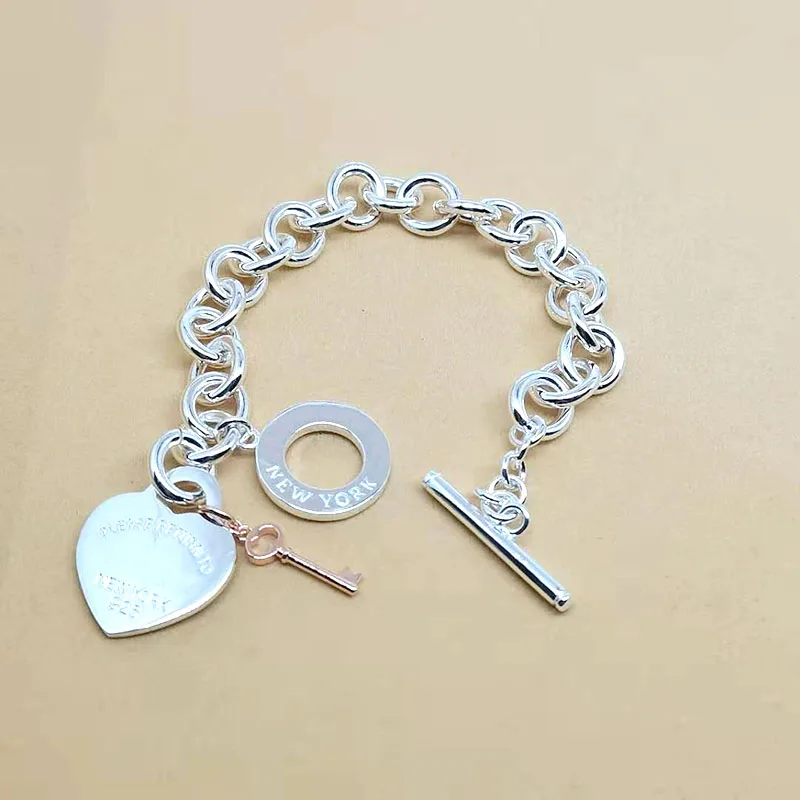 

Fashion carved heart small key pendant silver bracelet original high quality exquisite sign female holiday gift