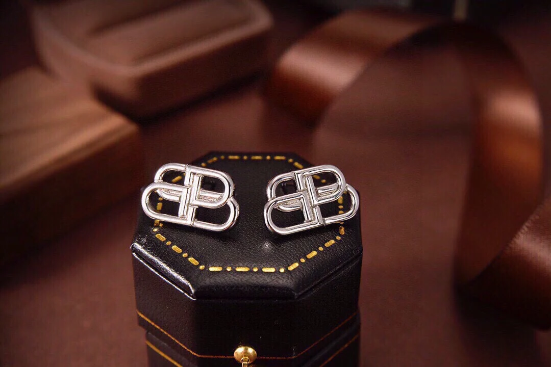 Balenciaga модные серьги