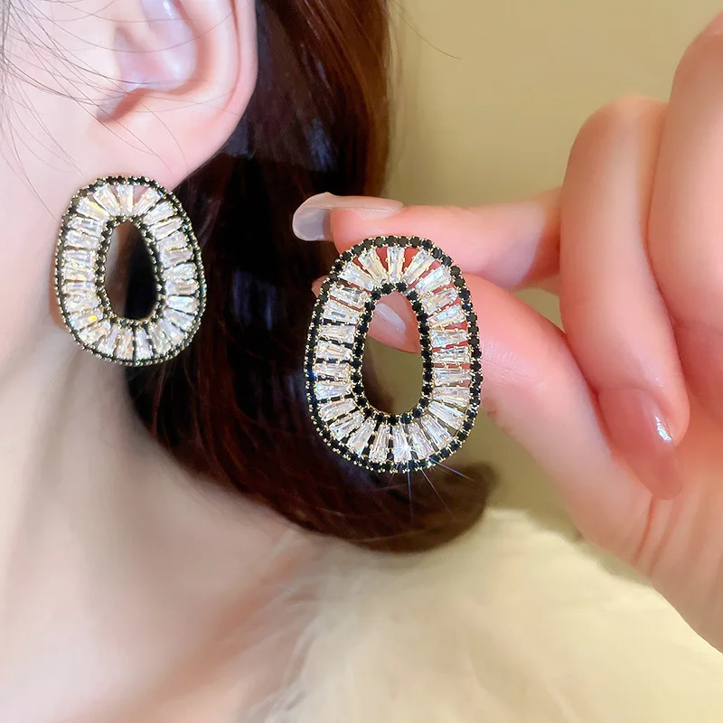 

Diamond Zircon Geometric Elliptical Advanced Light Luxury Earrings For Women Korean Fashion Earring Birthday Party Jewelry Gifts