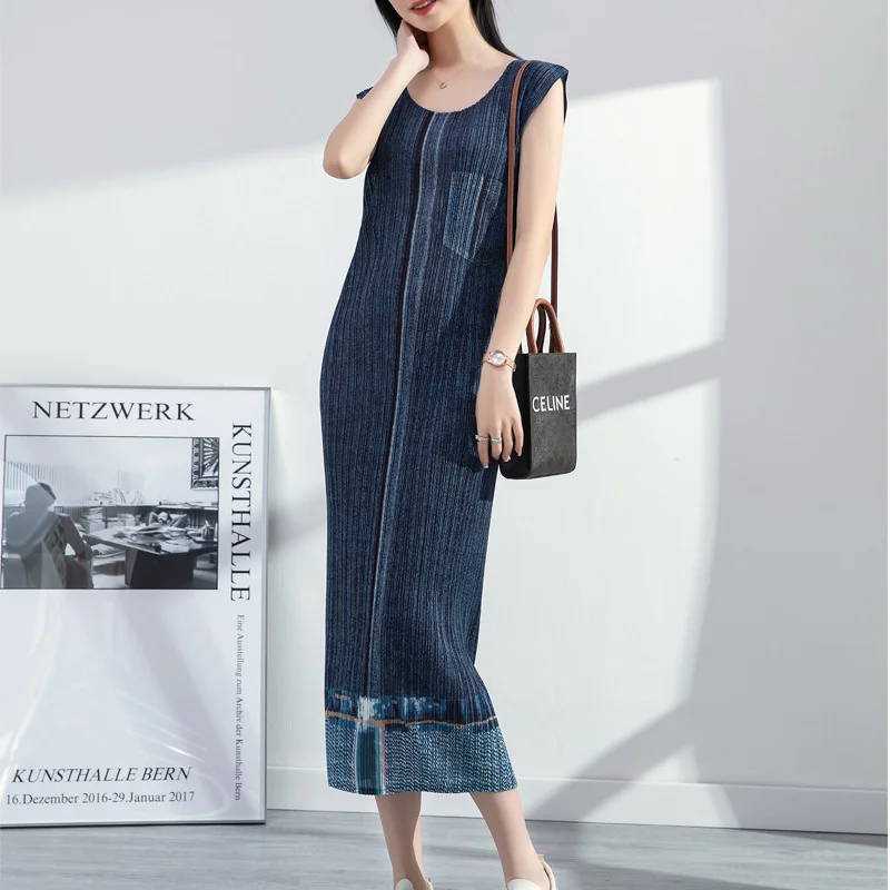 Платье женское джинсовое Плиссированное с круглым вырезом без рукавов |