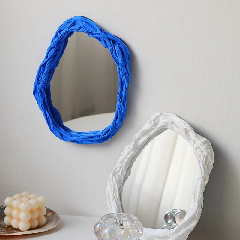 Зеркало для макияжа акриловое небольшого размера декоративное косметическое