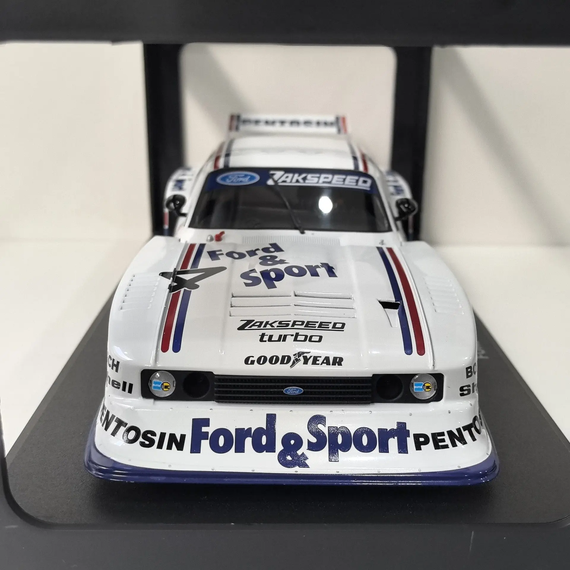 Фото Литой под давлением WERK83 Масштаб 1/18 FORD CAPRI # 4-модель автомобиля Ford Racing Car V7 из сплава №4