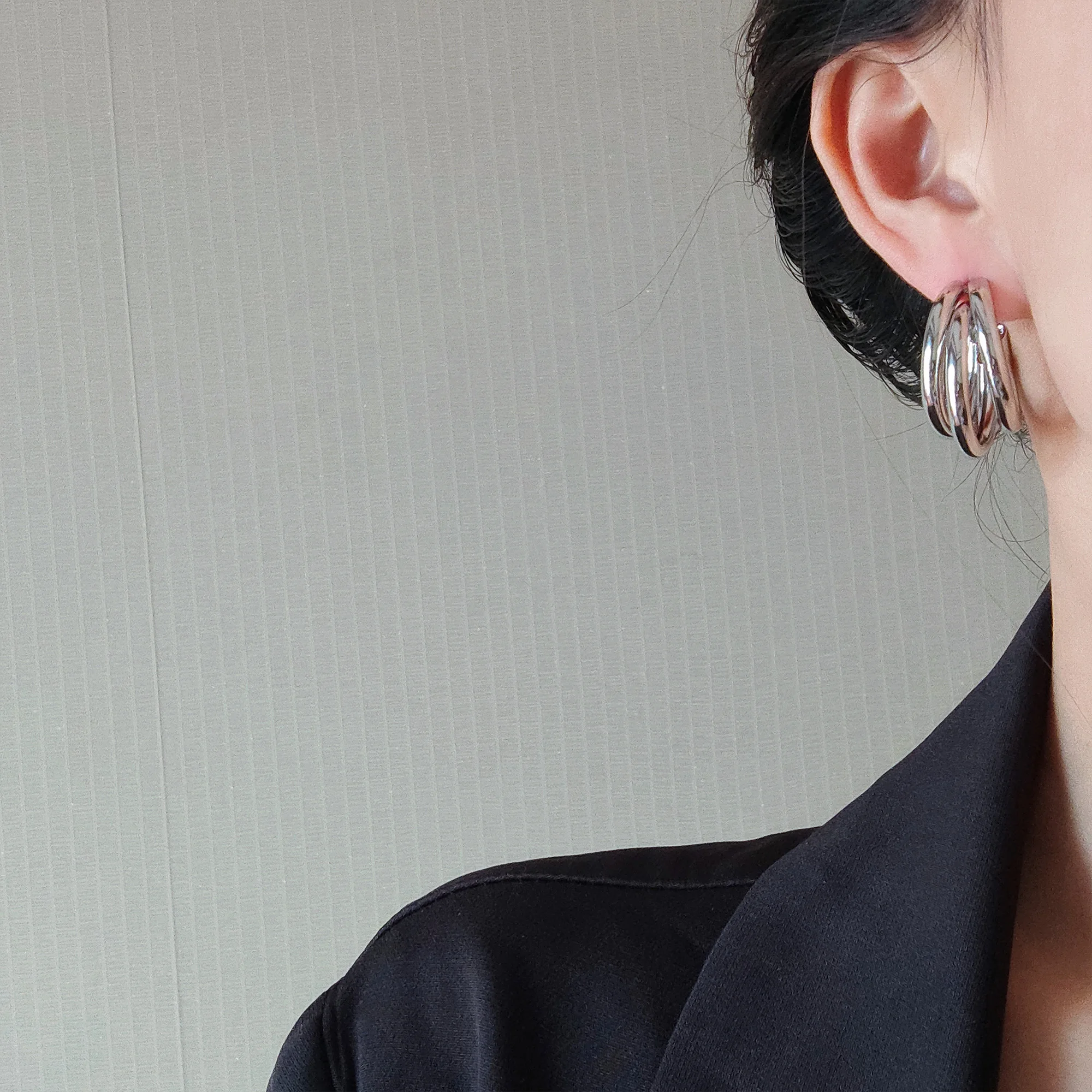 Универсальные простые многослойные серьги C-типа. Европейские и американские