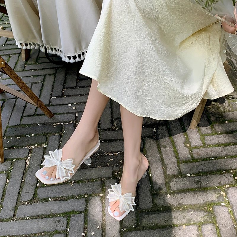 

Женские сандалии на высоком каблуке, шлепанцы с бантом и кристаллами, дизайнерская летняя обувь, шлепанцы с ремешком на пятке, привлекательная обувь, классические туфли-лодочки, сланцы, 2023