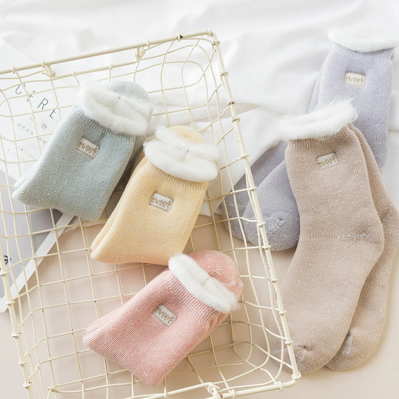 

Fashion Embroidery Thicken Winter Socks Women Warm Household Thermal Womens Pink Socks for Ladies 093001