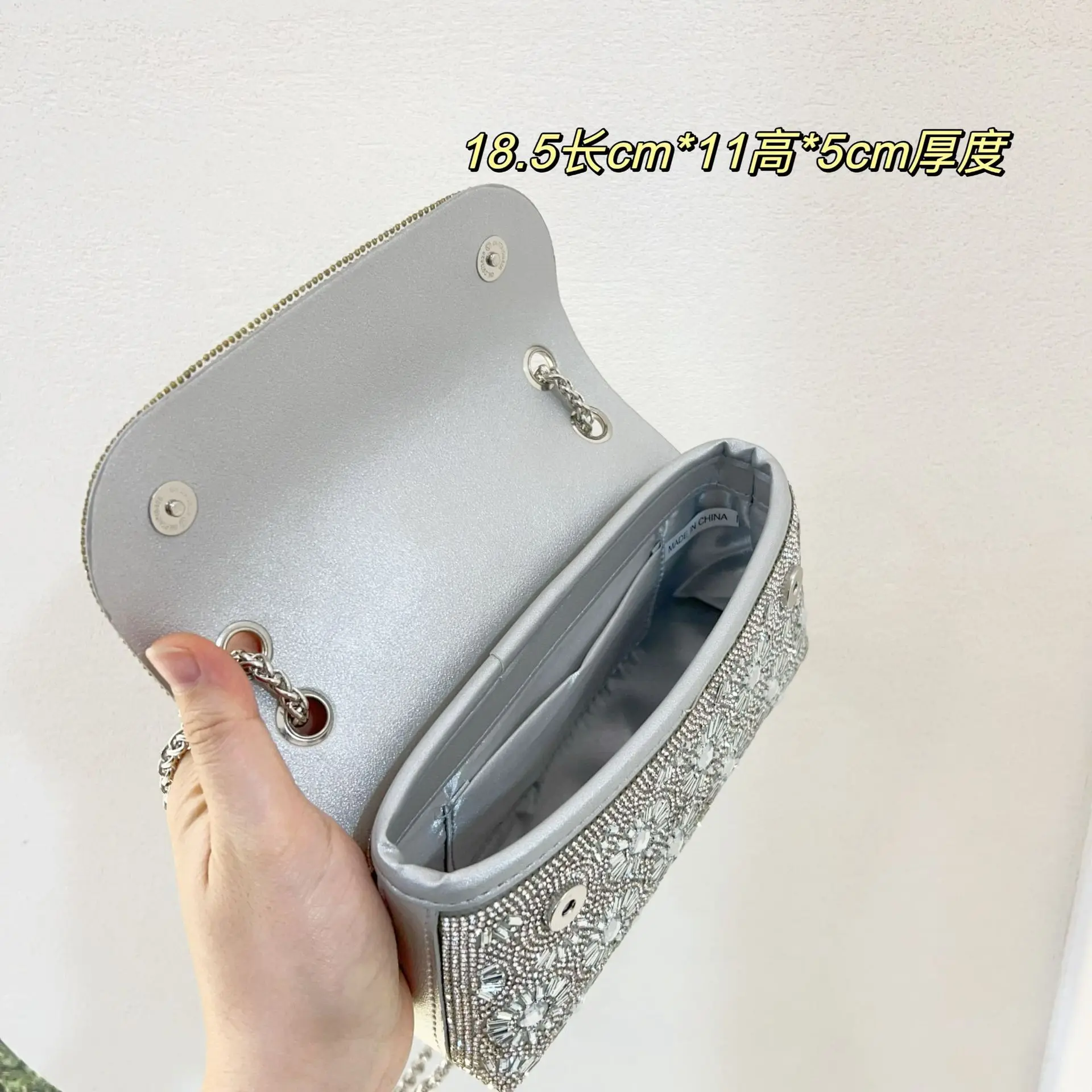 Новая сумка через плечо на цепочке вечерняя для ужина модные женские маленькие