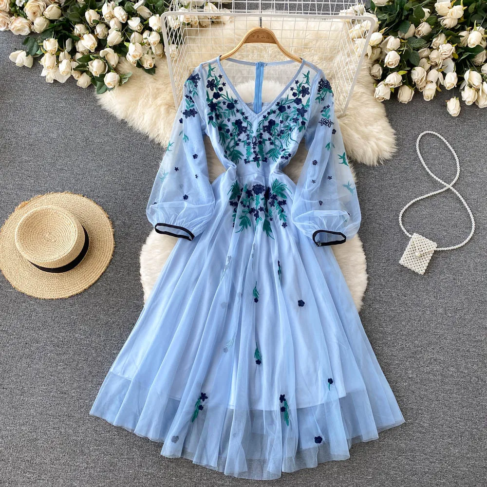 

2022 Fashion Runway Summer Mesh Embroidered Flower Dress Women's Puff Sleeve V Neck Blue Elegant Holiday Tulles Party Vestidos
