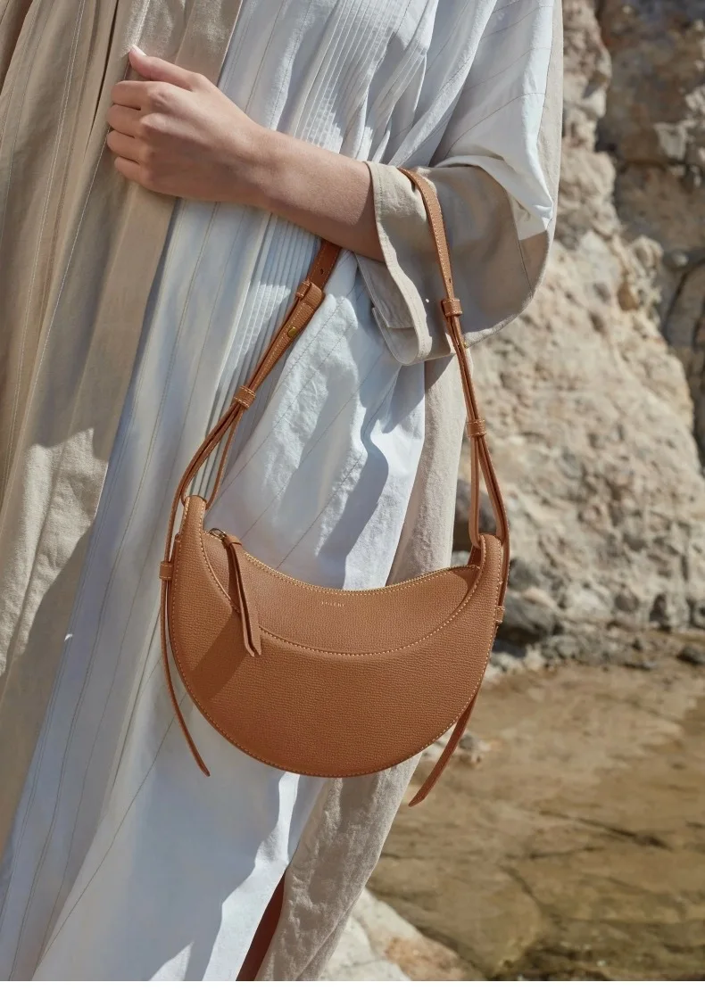 

Fashion French Luxury Designer Half Moon Armpit Bag Leisure Single Shoulder Bag Dumpling Bag Messenger Saddle Women's Bag