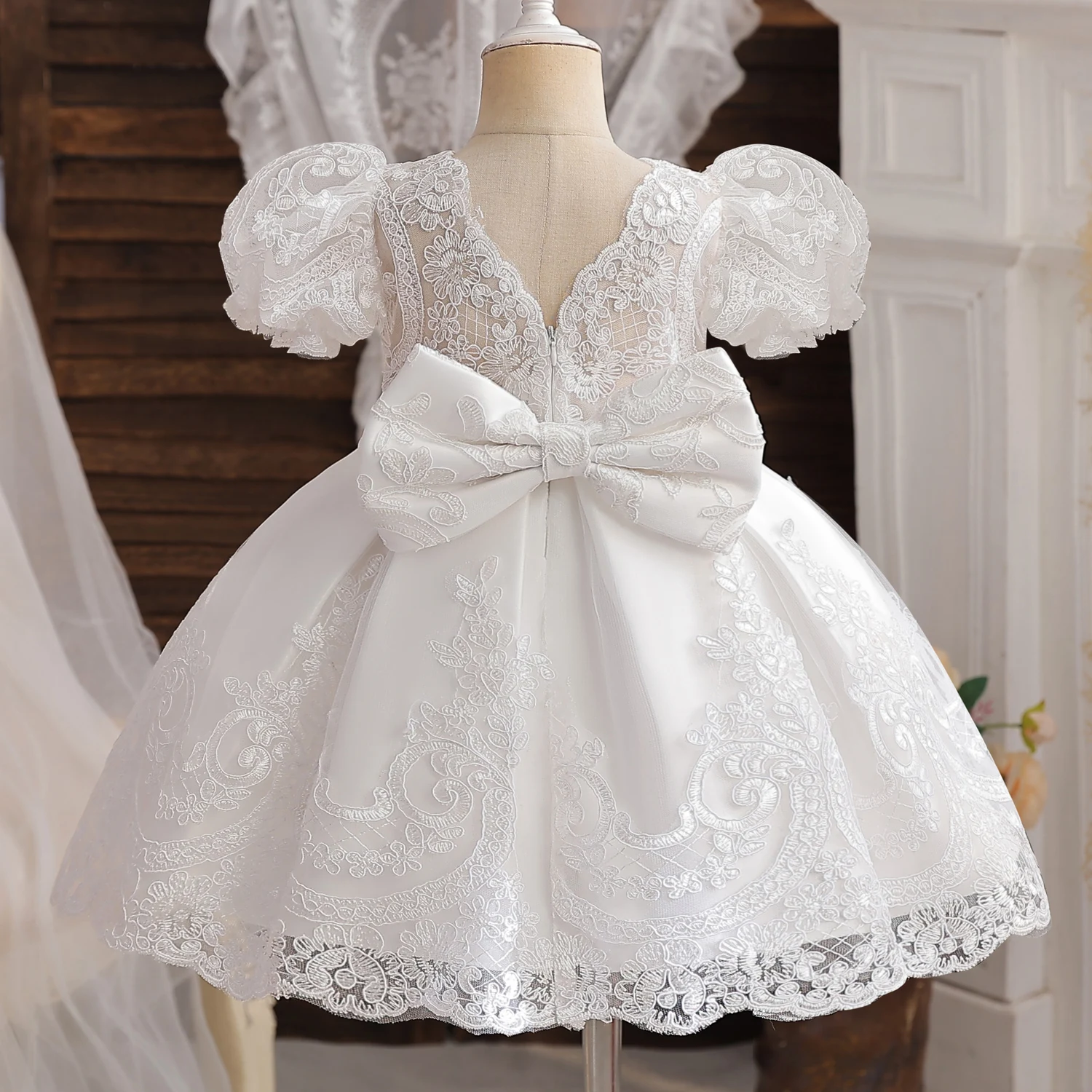 Baby Bow Birthday Princess Dress Elegant Girl Embroidery Flower Beaded White Baptism Tutu Gown Kids Formal Evening Party Costume