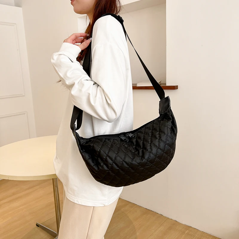 

Популярная в этом году Маленькая женская сумка с вышивкой в виде ромбовидной решетки, новинка 2022, текстурная сумка-мессенджер, универсальна...