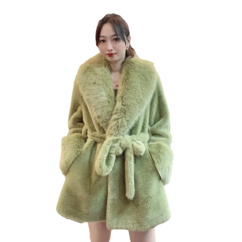 2024 осень и зима новое утягивающее меховое пальто средней длины с золотым