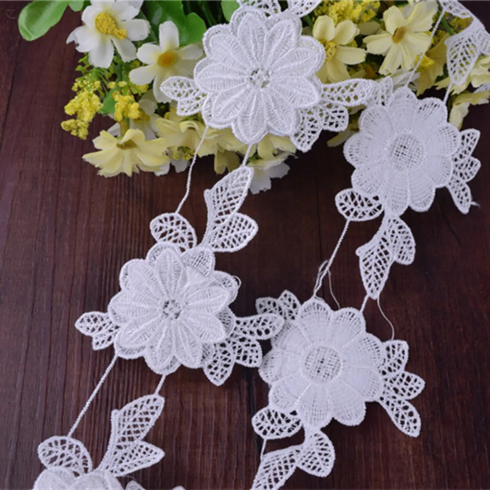 

65yards White flower Lace trim Applique Delicate Sewing Crafted