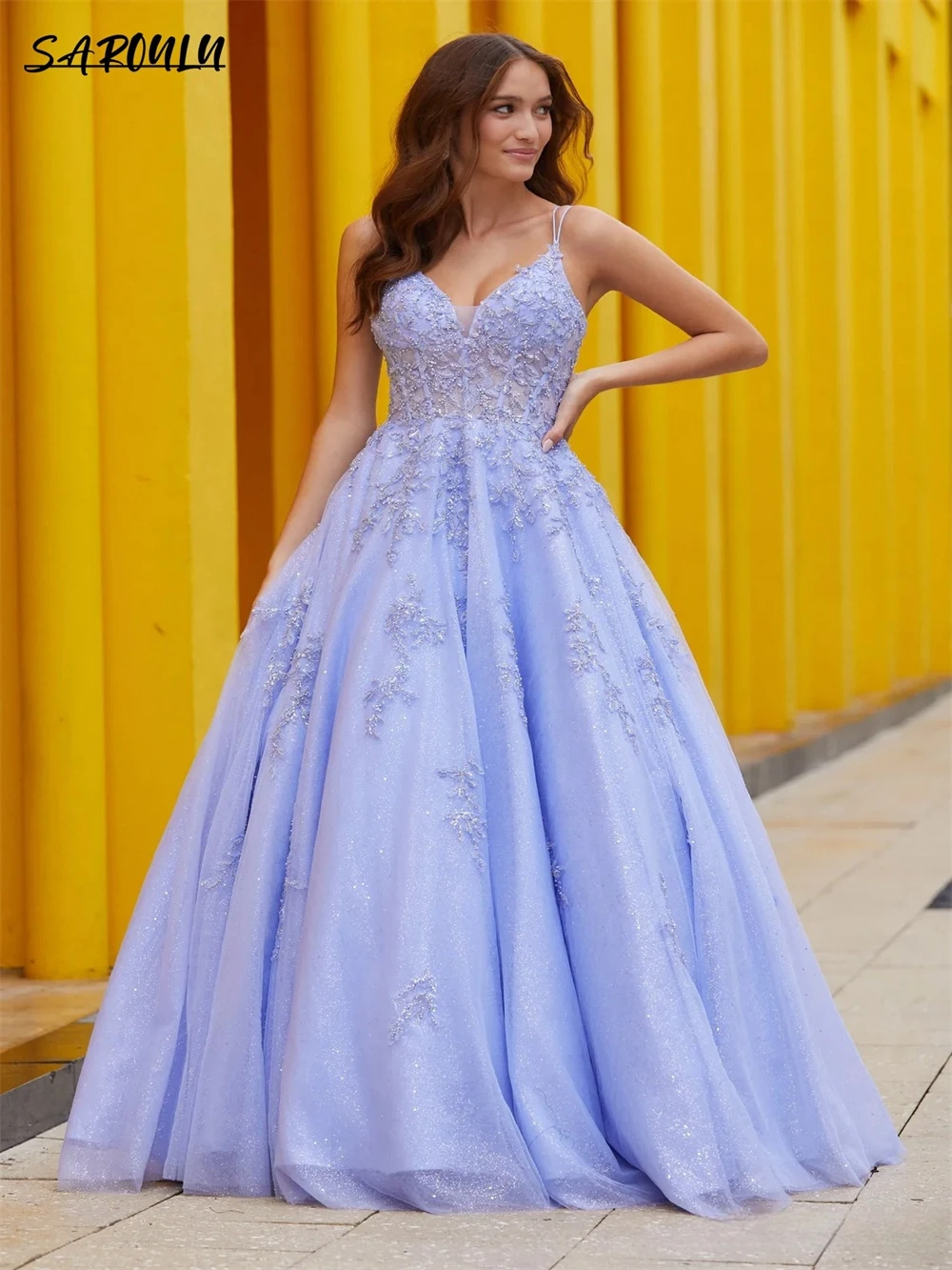 Романтическое блестящее платье