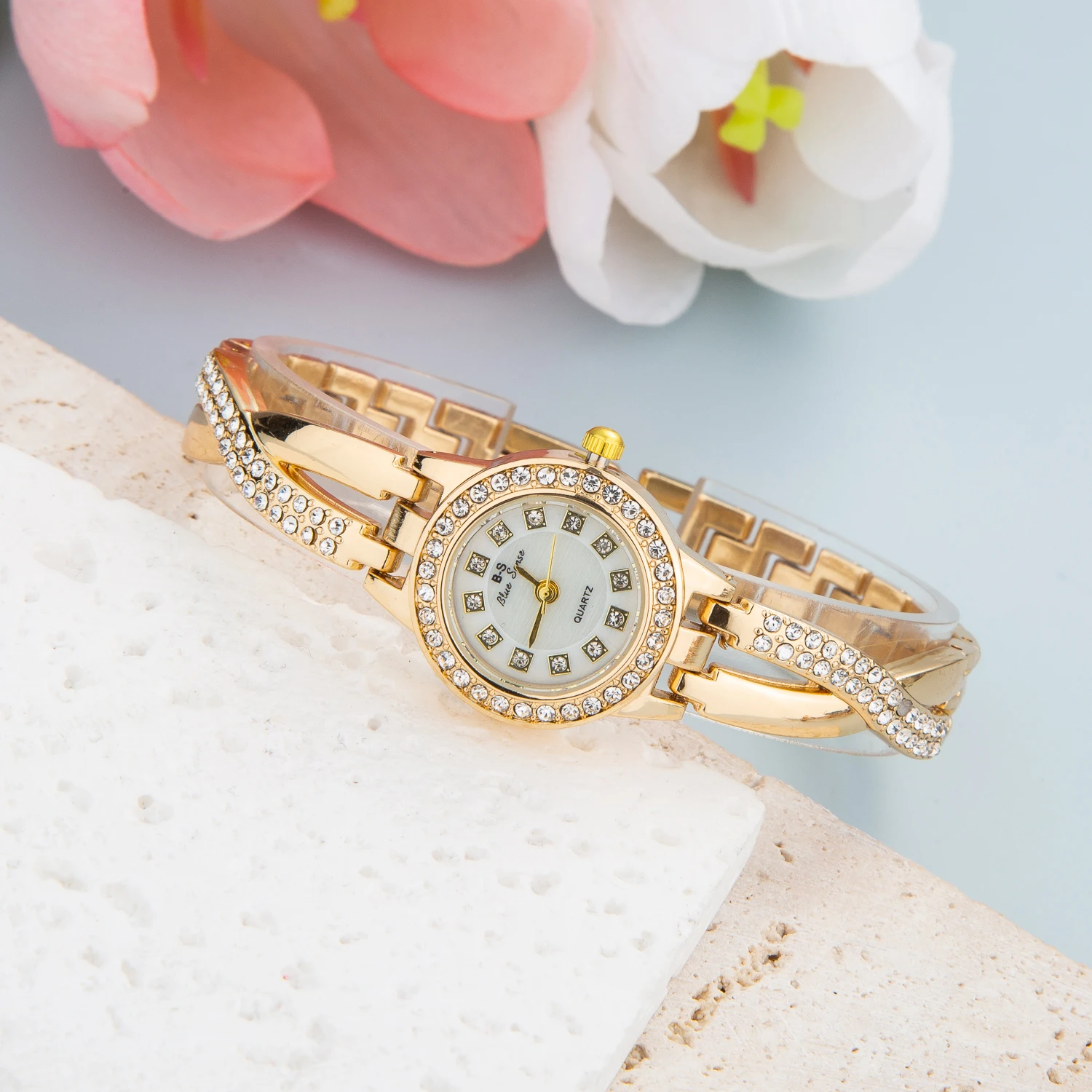 2023 Brand Design Luxury Diamond Watch for Women Fashion Quartz Wristwatches Stainless Steel Cross Womens Watches Free Shiping
