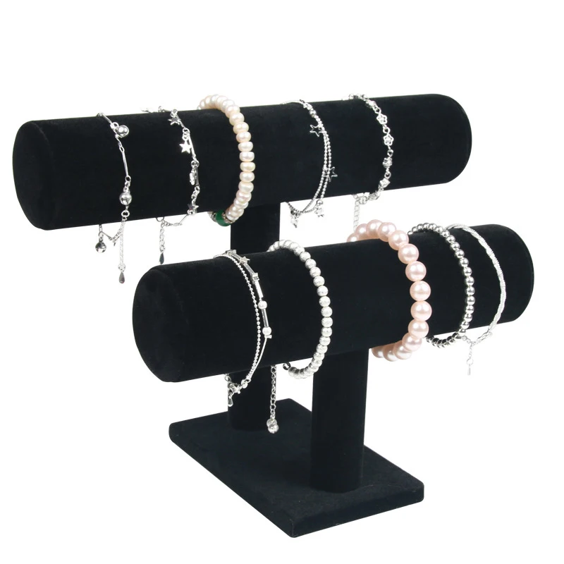 Держатель для браслетов и часов на двух ярусах из черного бархата с торцевым стержнем.