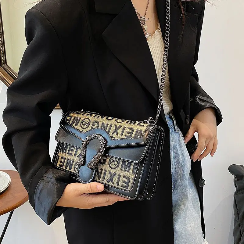 2023 Original design Fashion English letters Summer soft leather diagonal women's small square bag