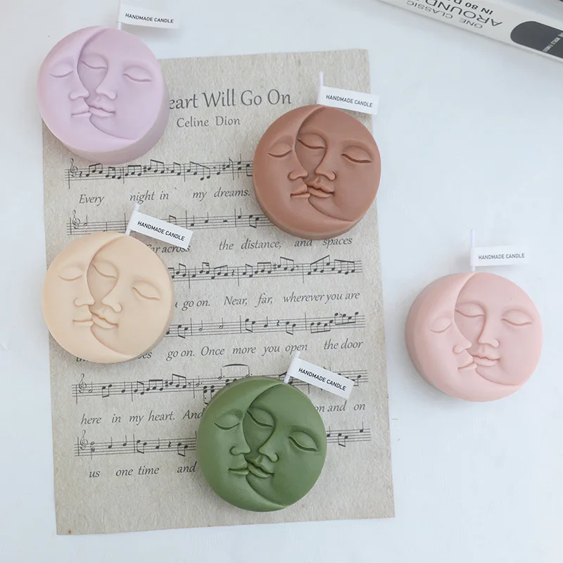 Свечи соевые в скандинавском стиле с изображением Луны и лица |