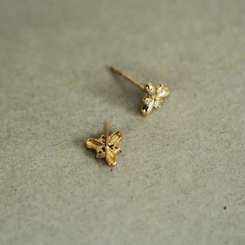 Женские серьги-гвоздики GOLDtutu из цельного золота 9 карат с цветком минимальный