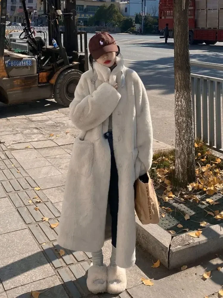 Рисунок 6 - Женское зимнее меховое пальто средней длины