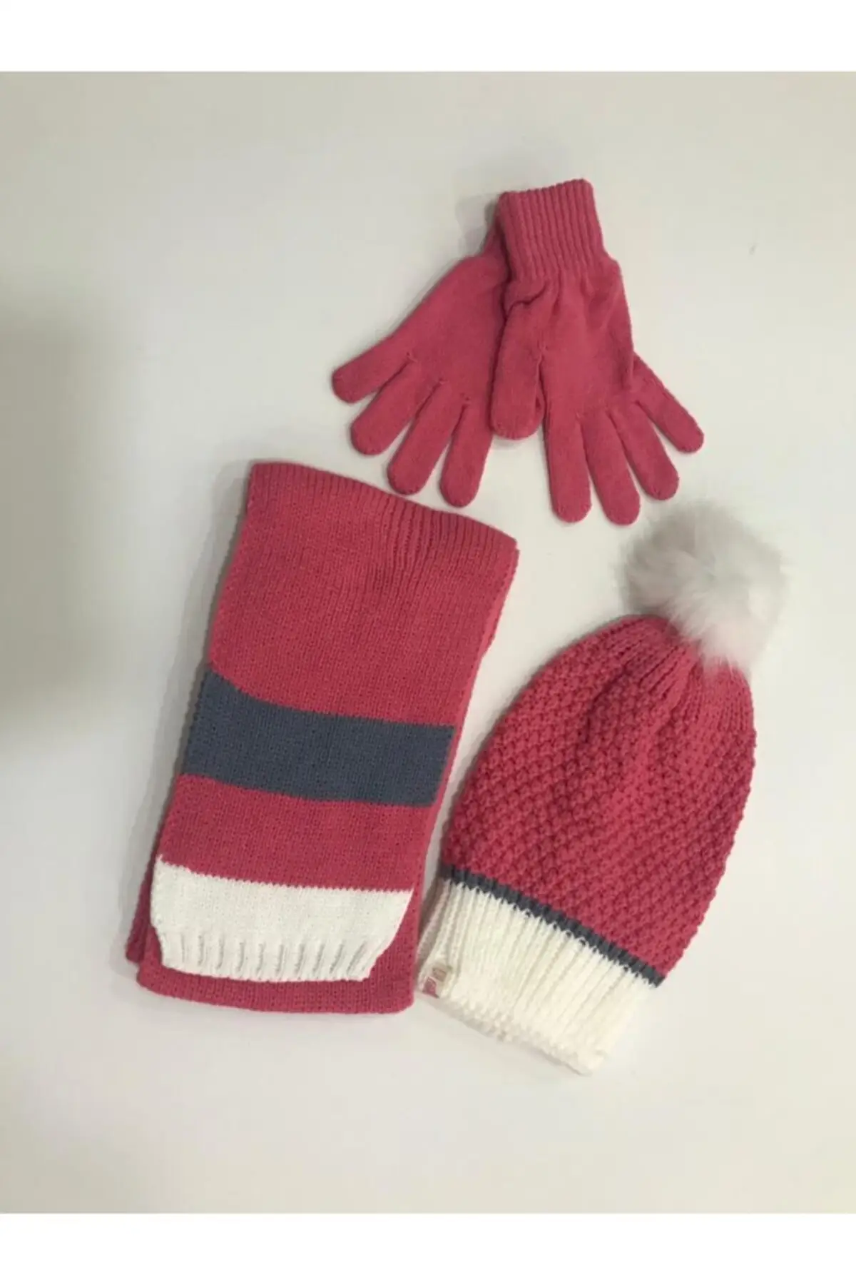 

Комплект из шапки и перчаток, шарфа и перчаток, берет