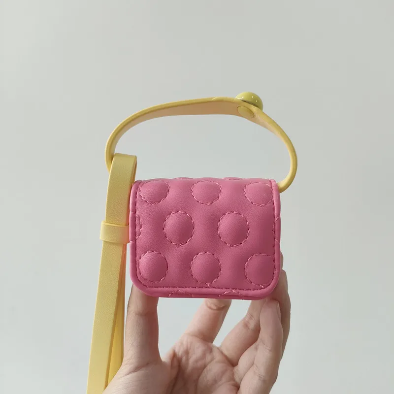 

Лидер продаж, трендовая квадратная женская сумка для наушников, новинка 2022, модная нишевая дизайнерская сумка-мессенджер, миниатюрная сумк...