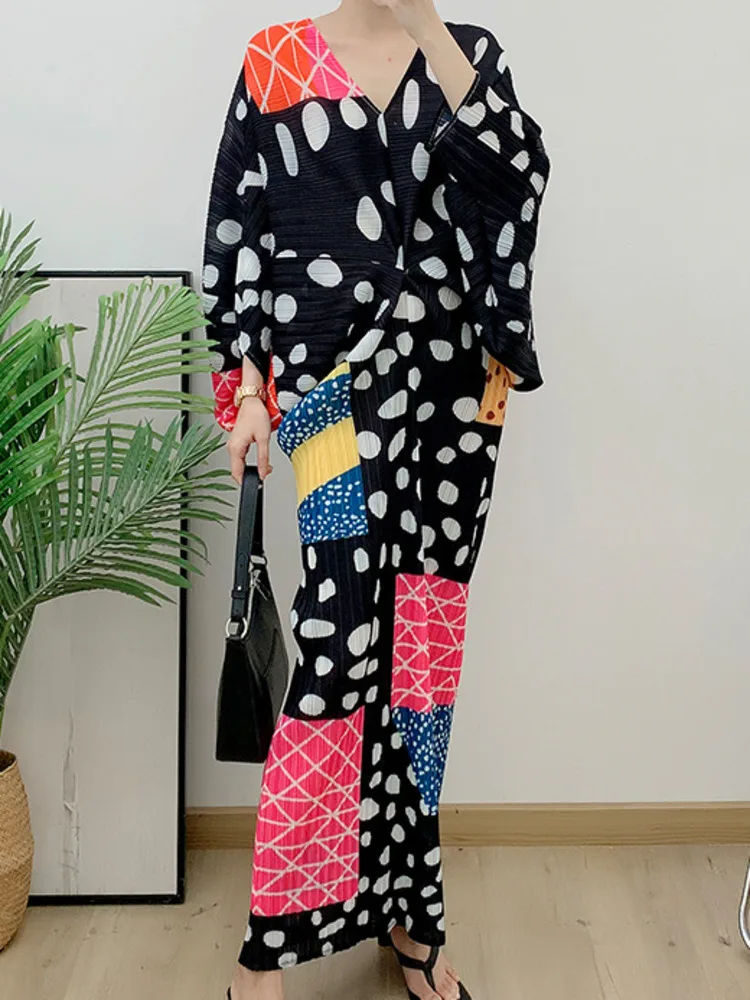 Женское плиссированное платье в горошек с V-образным вырезом и длинным рукавом