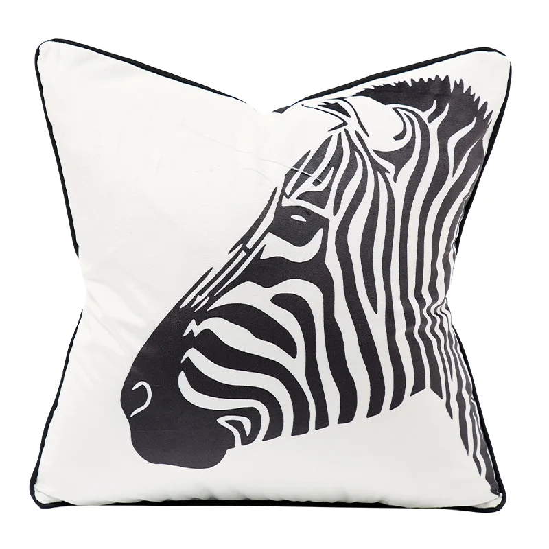 

Декоративный чехол для подушки в черно-белую клетку