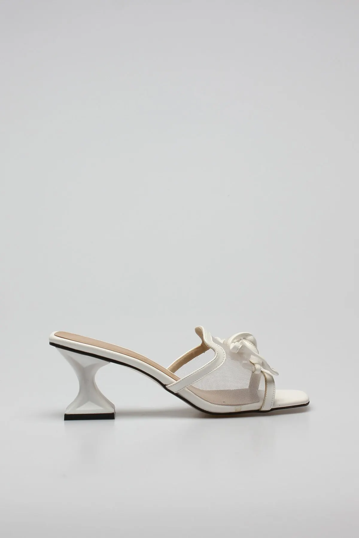 

Fashion Style White Matte Sandals And Slippers