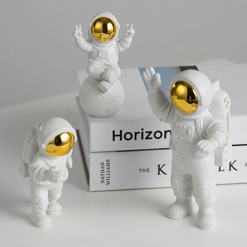 

Resin Astronaut Figurines Spaceman Sculpture Modern Home Interior Decoration Ornament Kids Gift Living Room Desktop Decor