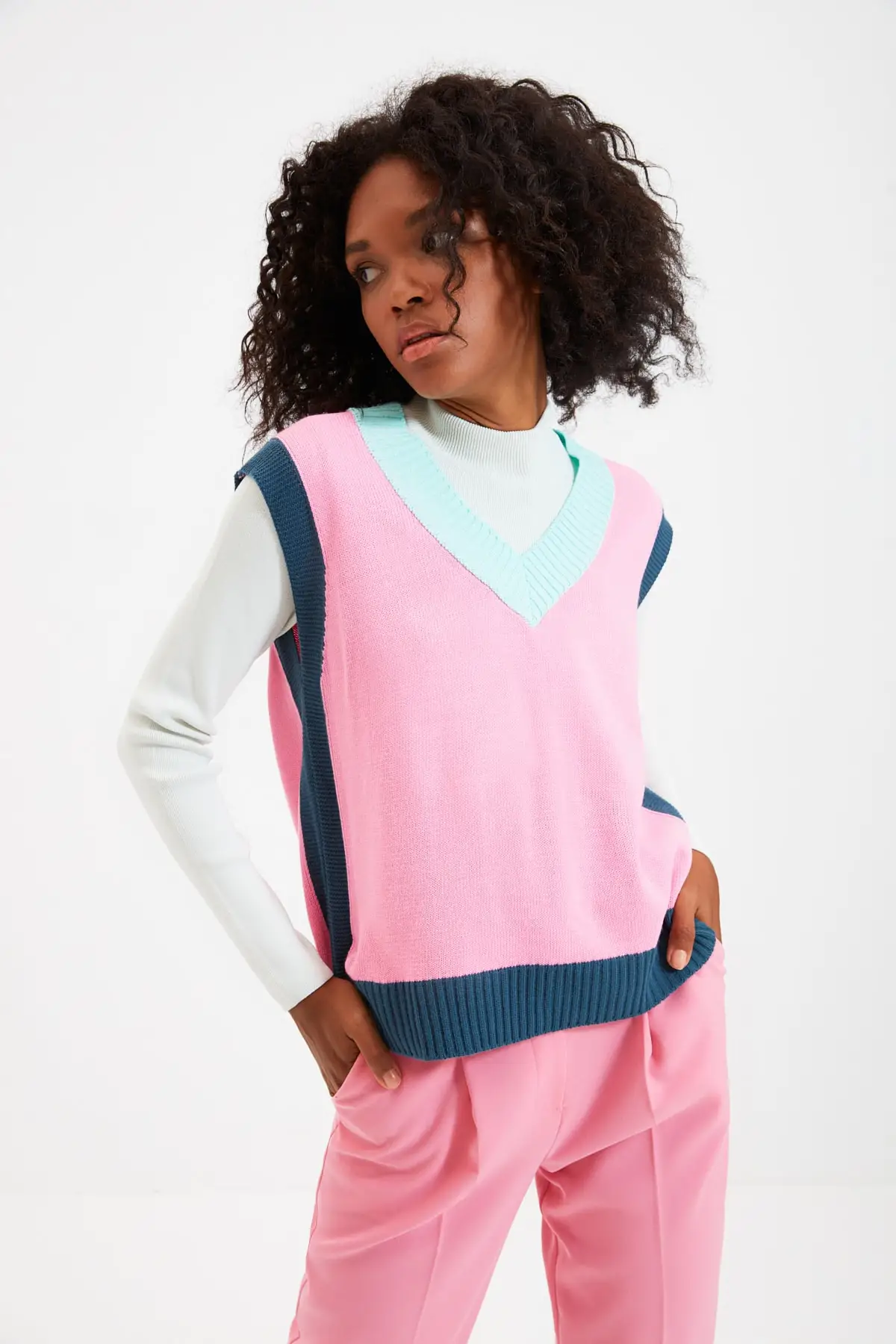 

Trendyol With Color Block Knitwear Jumper TWOAW22BZ0055
