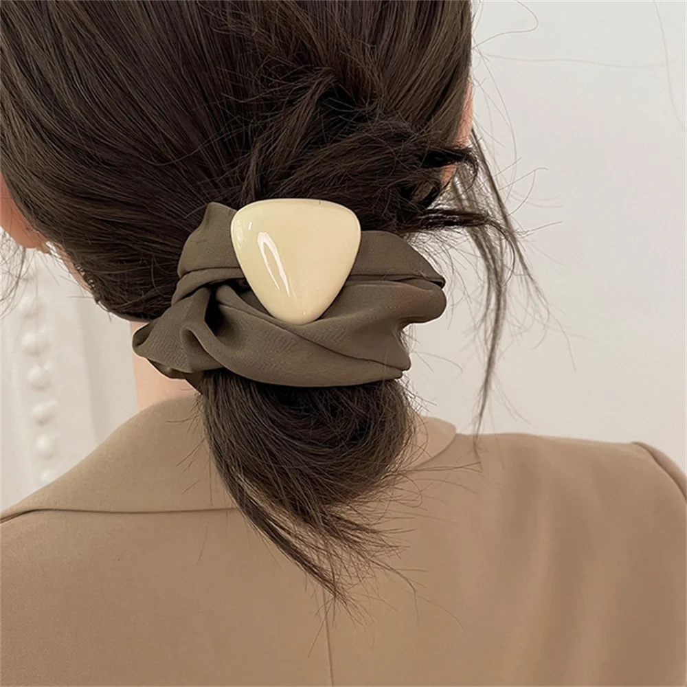 

Elegant Soild Color Satin Hair Scrunchies With Triangle Gem Women Girls No Damage Soft Elastic Ponytail Holder Hair Ties