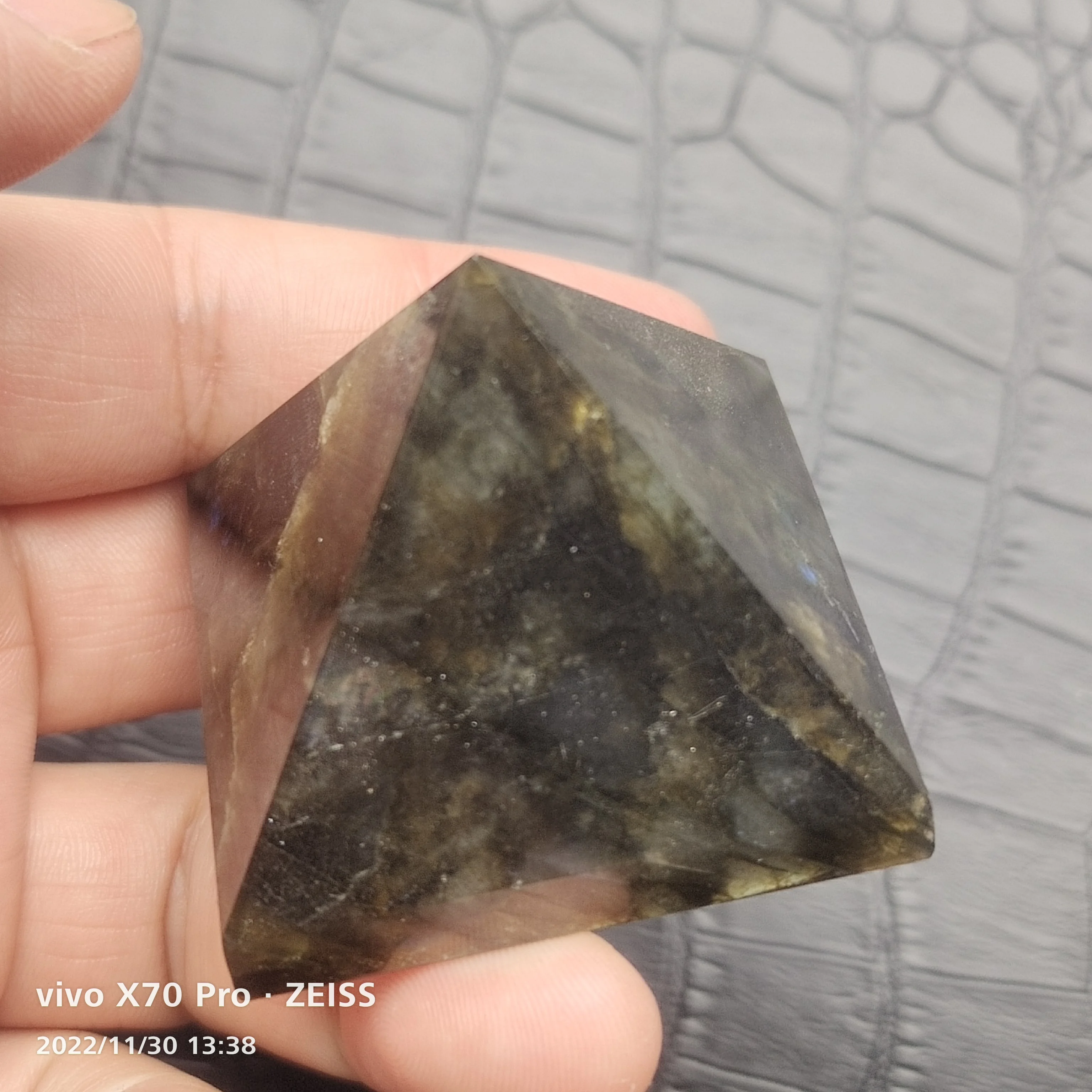 

Beautiful Natural labradorite Quartz Crystal Pyramid Mineral Healing Spirit Energy Home Office Aquarium Decoration Gift