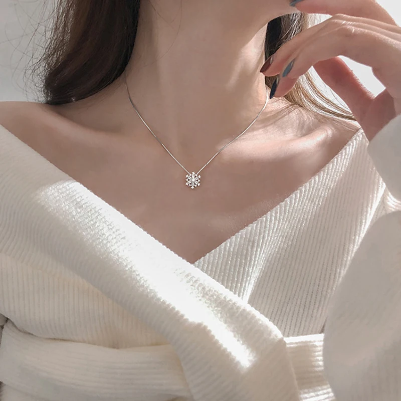 

Flash Cubic Zircon Snowflake Clavicle Chain Necklace Snowflake Pendant Jewelry for Women Girls Ladies Fashion Birthday Gift