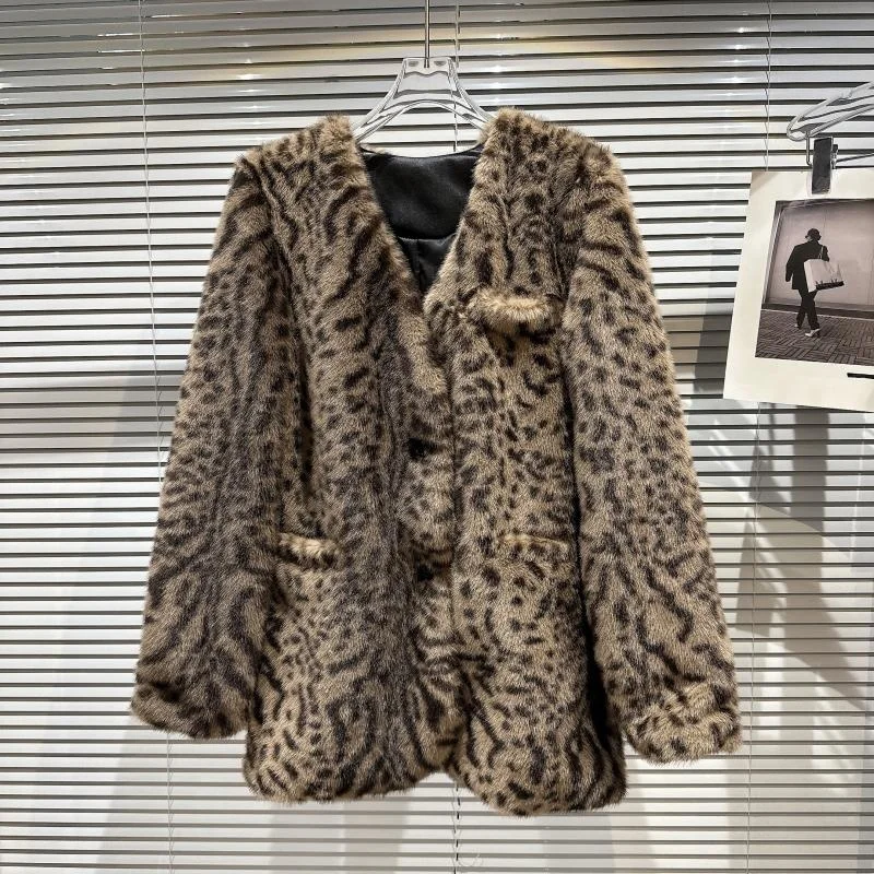 BORVEMAYS Women Fur Coat Thickening Loose Casual Leopard Print V Neck Long Sleeve Single-breasted Jacket 2023 Winter New WX346