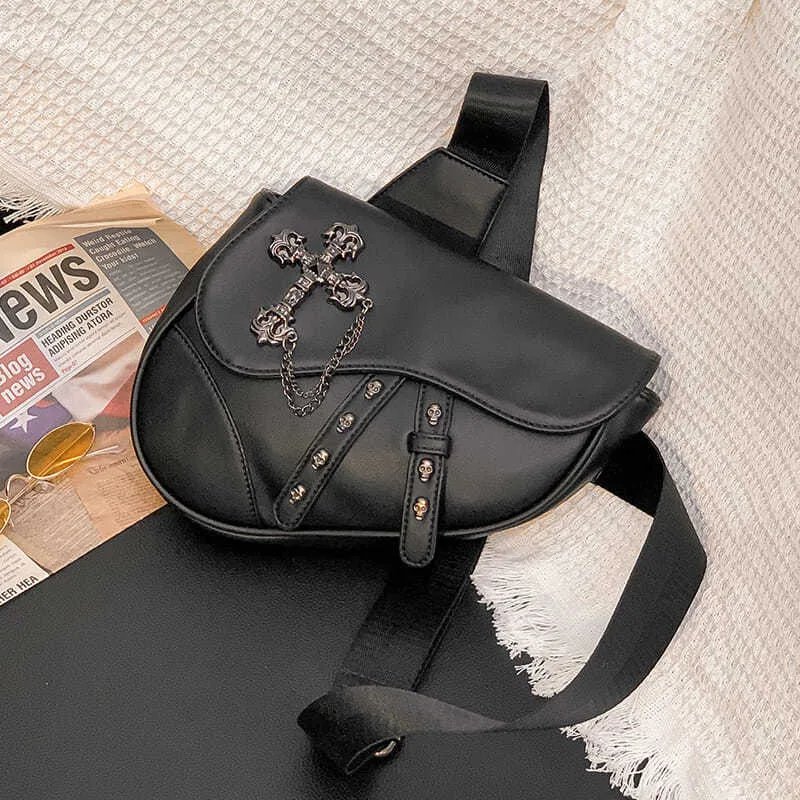 Rock Skull Unisex Belt Bag Rivet Chest Bag Luxury Waist Bag Women Banana Bag Punk Black Fanny Pack Leather Men Bum Bags