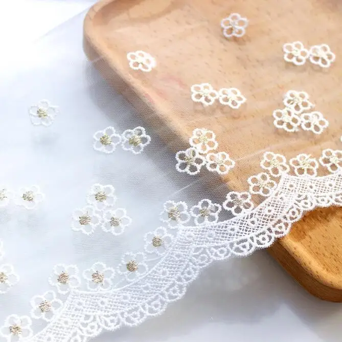 Ширина: 15 см (6 0 дюйма) Золотая нить Маленький цветок Кружева Сетка Вышивка Шнурки