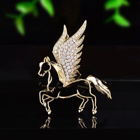 Золотые броши с лошадью и крыльями из горного хрусталя