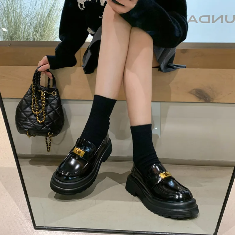 2023 New Women's Single Shoes Leather Round Toe Thick Bottom Gold Buckle Slip-on Loafers Women's Small Leather Shoes